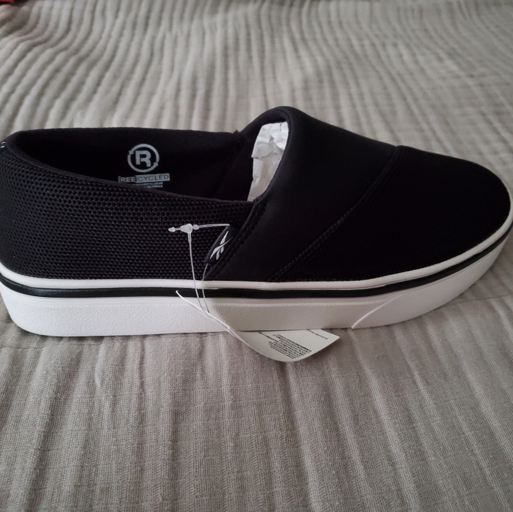 Black & White Reebok Katura Sneaker